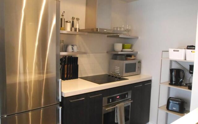 Newly Renovated 1BR Apt 1886