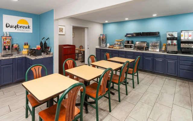 Days Inn by Wyndham Eagle River