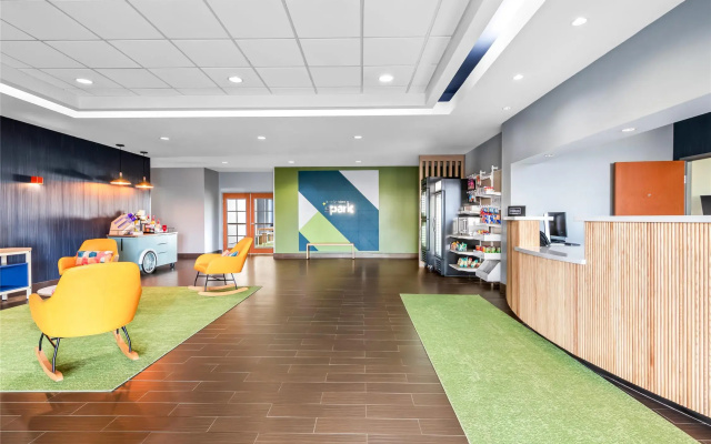 Spark by Hilton Shawnee