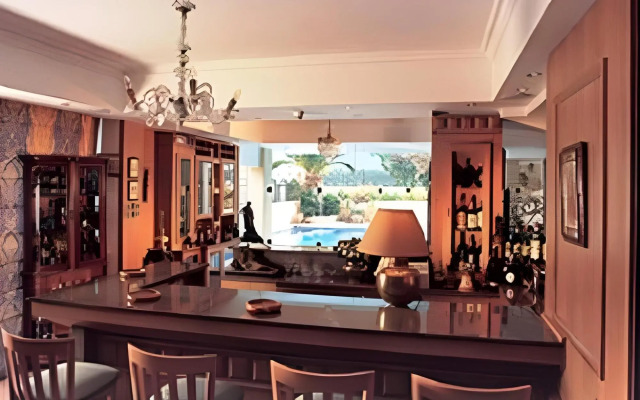 Chrielka Hotel Apartments