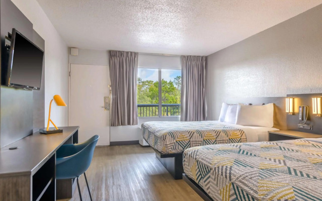 Motel 6 Spring Hill, FL - Weeki Wachee