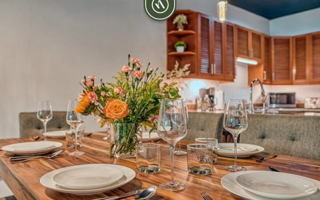 Modern 2BR Condo in Old Town - Private Terrace