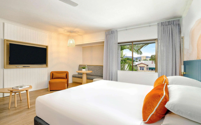 Mercure Cairns