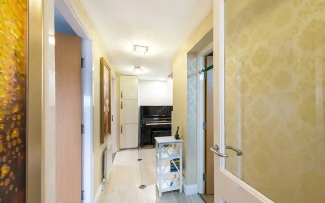 Elegant 4 Bedroom Maisonette Near Wardie Bay