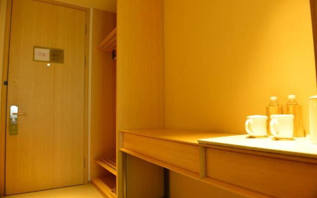 Ji Hotel (Xining Haihu New Area)