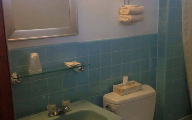 Colonial Valley Motel