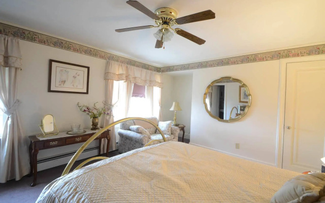 Maple Springs Lake Side Inn