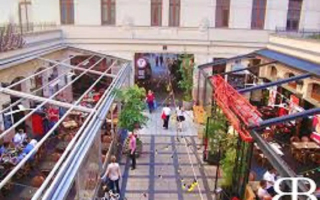 Splendid apartment at Gozsdu Courtyard