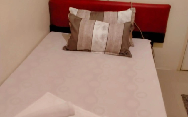 V.F. Riton Apartelle