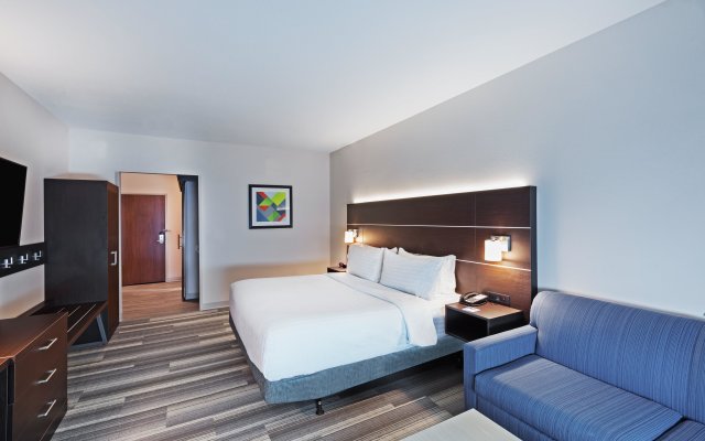 Holiday Inn Express & Suites Coffeyville, an IHG Hotel