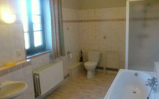 Luxurious Holiday Home with Garden in Gimnee