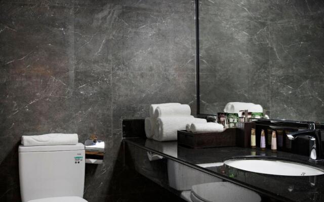 Paco Hotel (Guangzhouta Datang Metro Station)