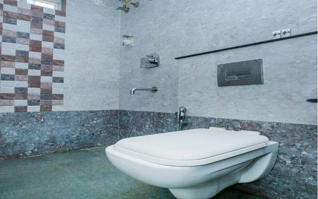 Hotel Cosmopolitan By OYO Rooms