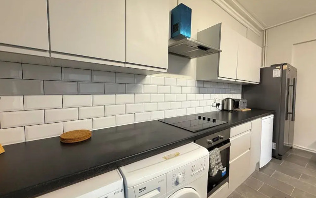 Spacious 6BR Property with Parking