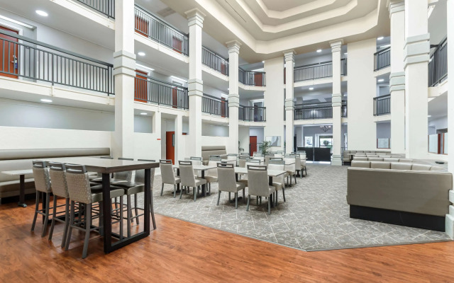 Best Western Plus Villa Del Lago Inn Patterson