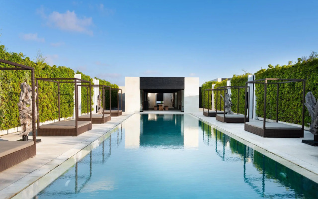 eqUILIBRIA SEMINYAK