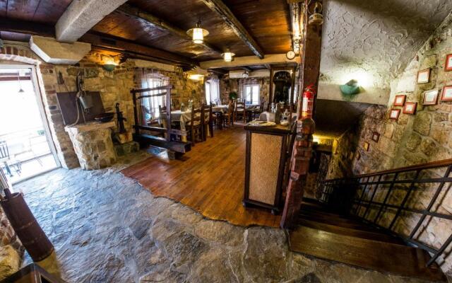 XIV Century rooms