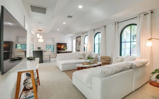 Chic Getaway in Desirable South Tampa District!