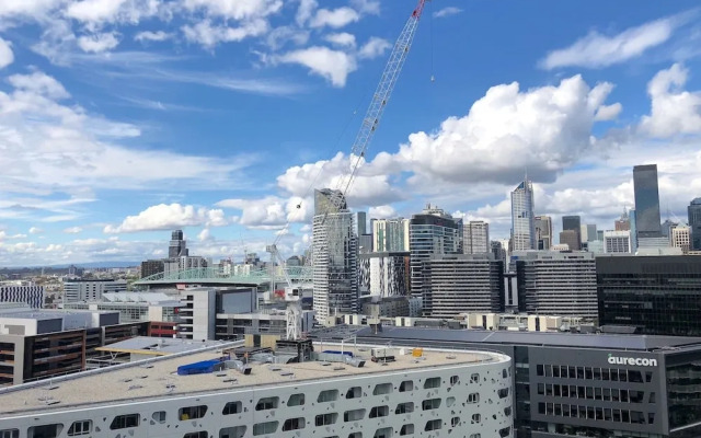 Pride Docklands Waterfront Apartment City View