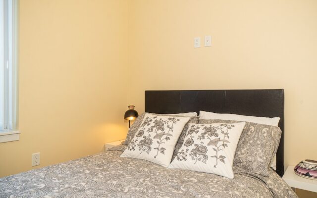 Lovely Oasis near Waterfront & Downtown