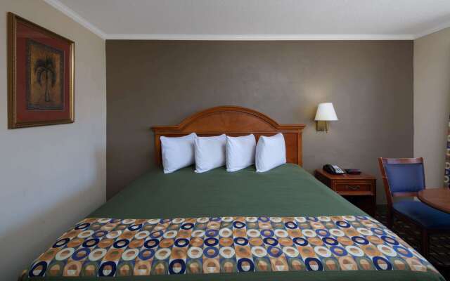 Travelodge by Wyndham Orangeburg
