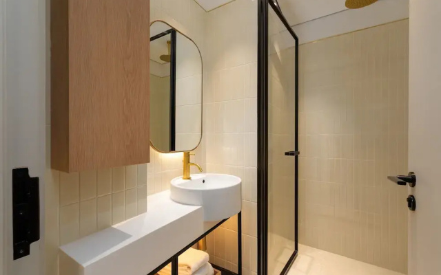 Business Bay Chic Studio w Pool Gym