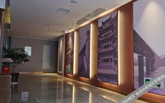 Mercure Hotel (Wuhan Yangluo Development Zone)