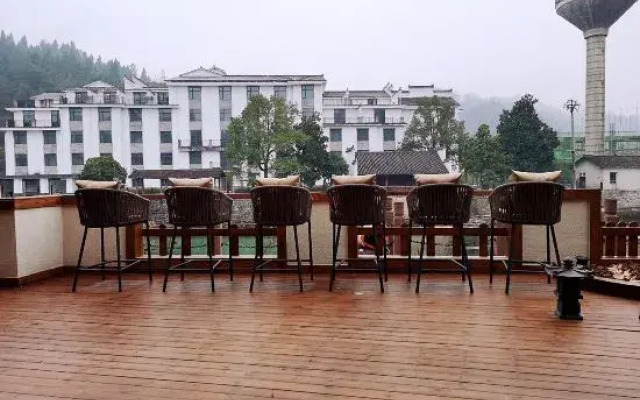 Eternal Love Across Three Lifetime-Art Homestay in Fenghuang Ancient Town