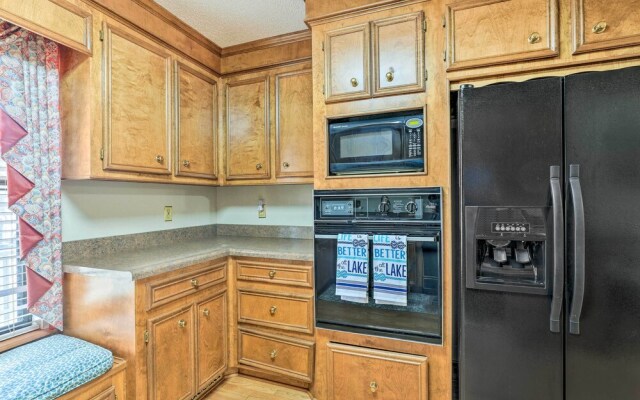 Lakeside Happiness: Home on Lake Moultrie!