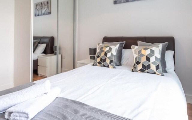 Impeccable 2-bed Apartment in Reading