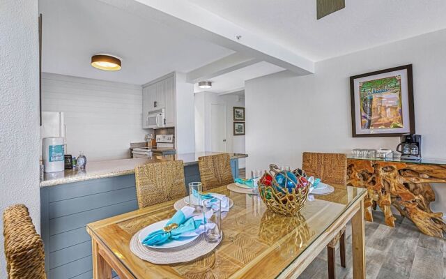 Mahana 209 2 Bedroom Condo 2 Condo by RedAwning