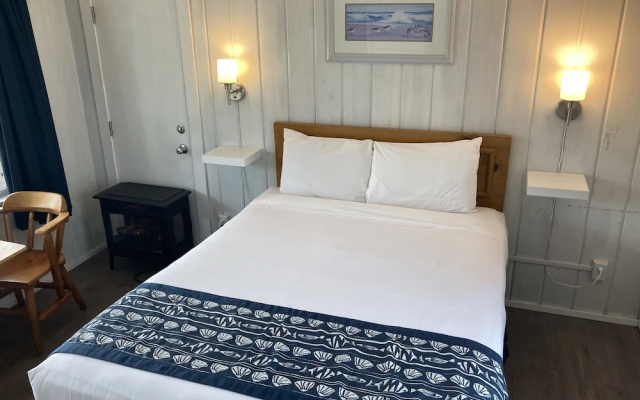 Tillicum Beach Motel (Deane's Oceanfront Lodge)