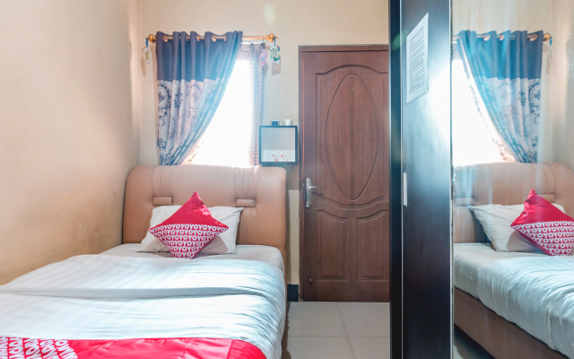 Super OYO 1640 Fallinda Hotel – Guest Rooms – Cibinong