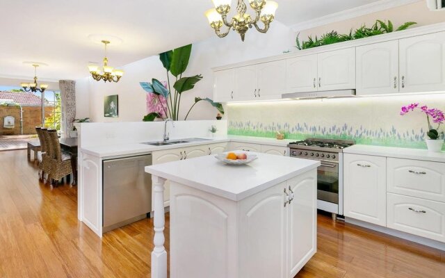 4 Ensuite Chelsea Villa CBD-Airport