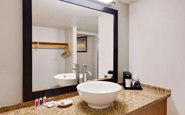 Days Inn & Suites by Wyndham Arcata