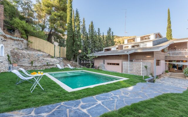 6 Bd Villa With Swimming Pool Close to City Center - Casa del Cadí