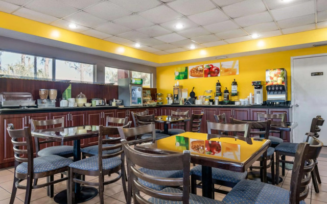 Quality Inn Sarasota North Near Lido Key Beach