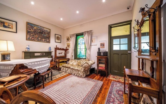 The Spotted Cow-city fringe & free wine – Guest Rooms – Adelaide
