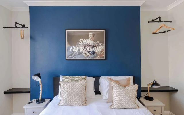 Charming Central London Retreat by Frankie Says