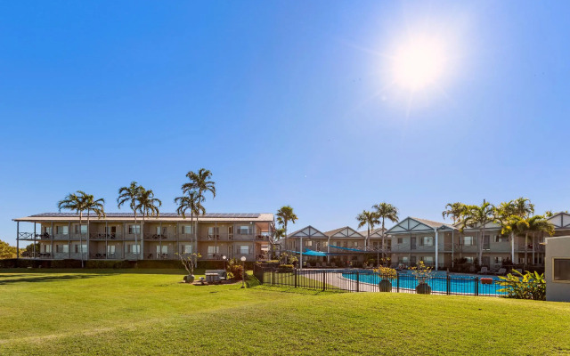 Moonlight Bay Suites