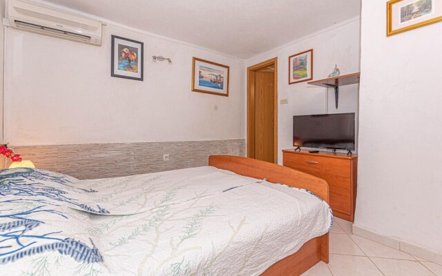 Nice Apartment in Grebastica With Wifi and 2 Bedrooms
