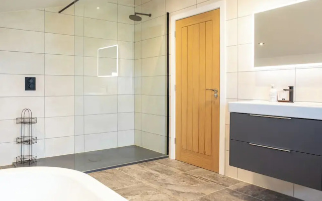 Orchard Barn-Luxury 4 BD Barn Conversion