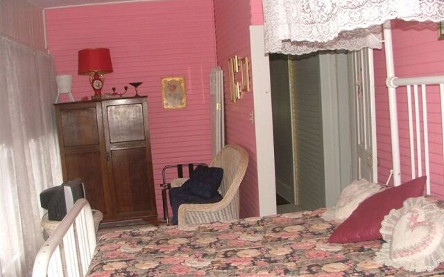 Thee Hubbell House