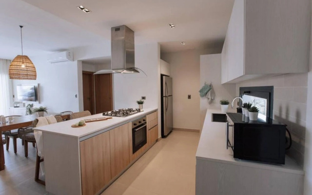 Amazing Condo With Picuzzi Steps From the Beach