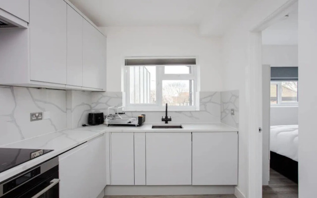Designer 2 Bedroom Apartment in West London