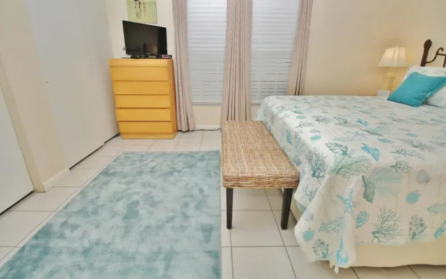 Colony Beach Club 109