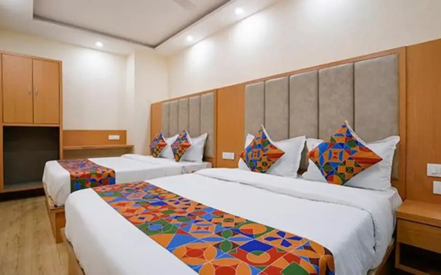 Fabhotel 7 Square