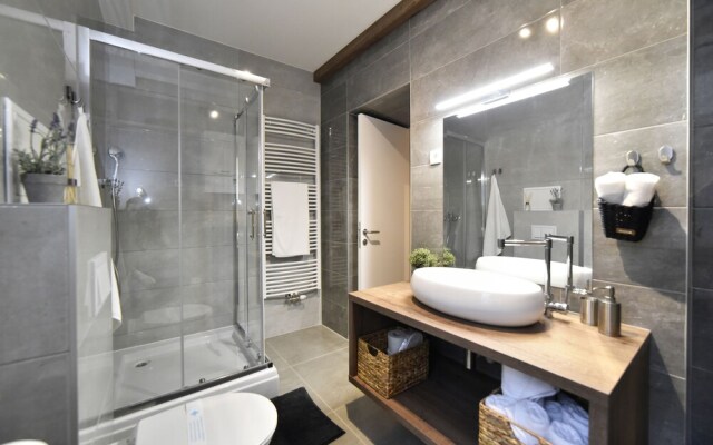 Premium Central Apartment & Room
