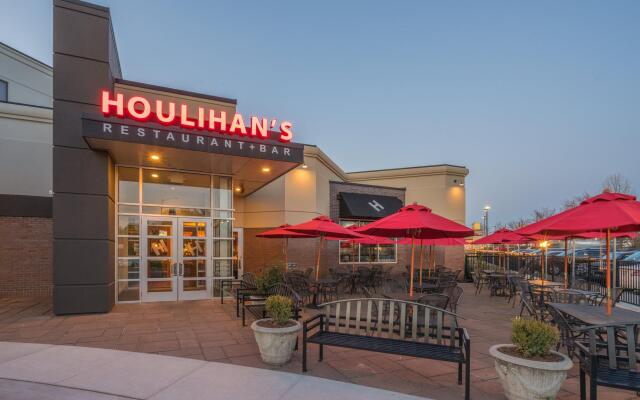 Crowne Plaza Dulles Airport by IHG