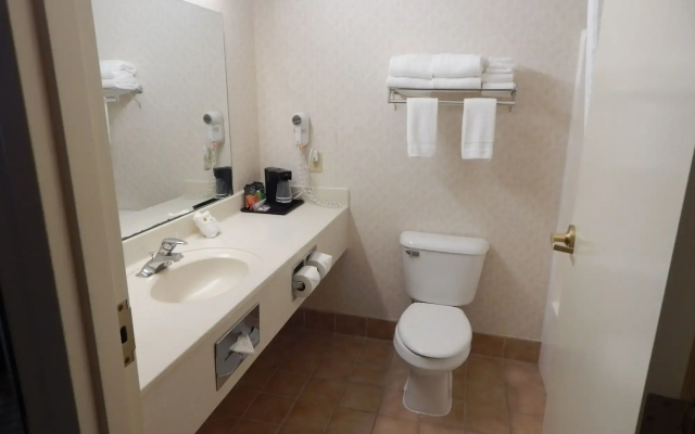 Lancaster Inn and Suites